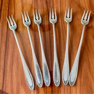 Oneida 1810  silver plated seafood/cocktail forks, Bridal Wreath pattern